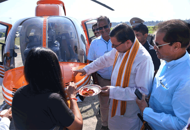 देहरादून से पिथौरागढ़ के लिए हेली सर्विस शुरू, सीएम धामी ने हेलीकॉप्टर पर तिलक लगाकर किया फ्लैग ऑफ | Loksaakshya